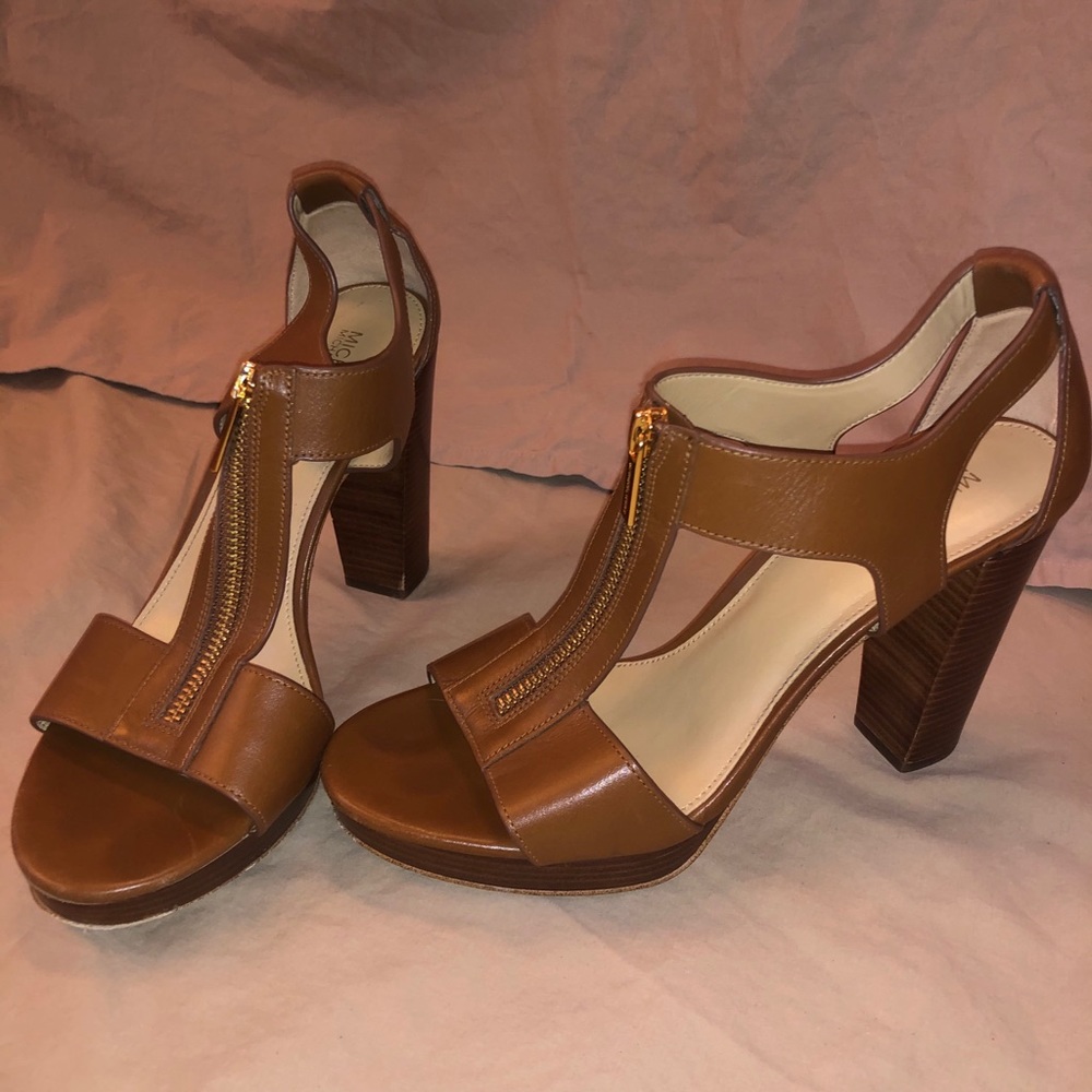 BROWN CHUNKY ZIP UP SCANDALS